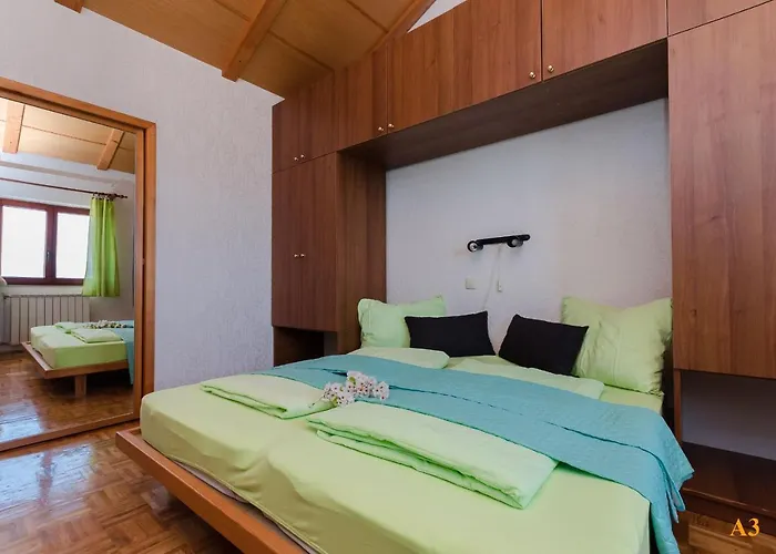 Apartments And Room Drazen