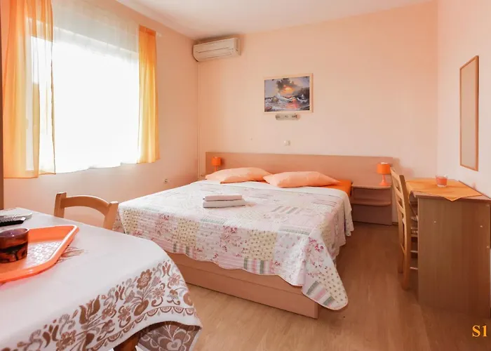 Apartments And Room Drazen
