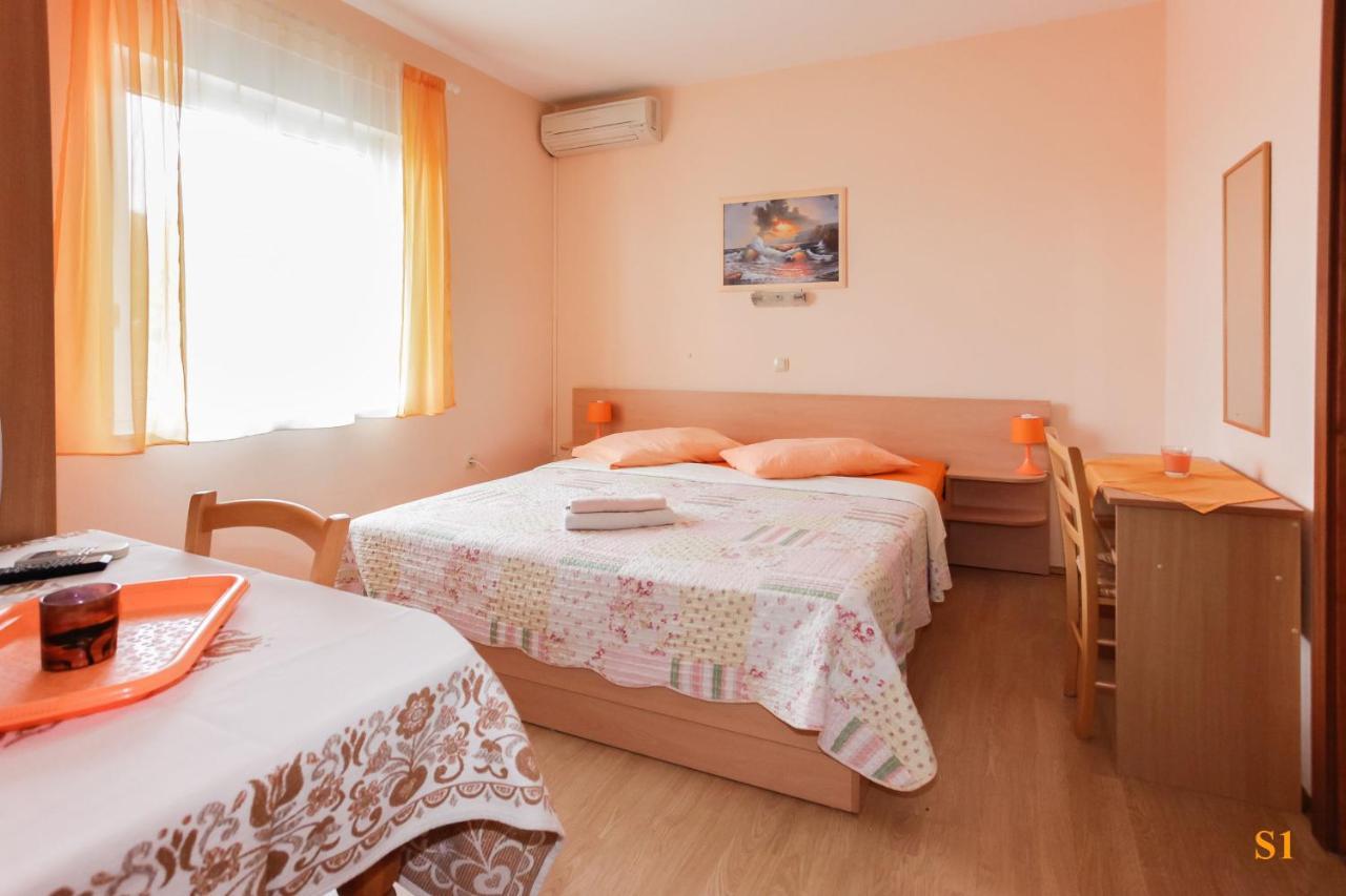 And Drazen Apartment